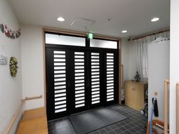 明るいエントランス空間