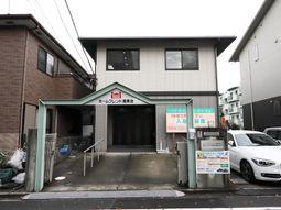 入口のある建物正面