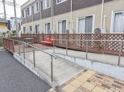 テラスの椅子と手すり