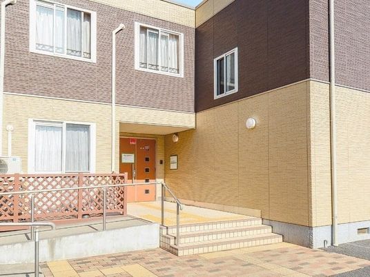 建物の玄関外観  