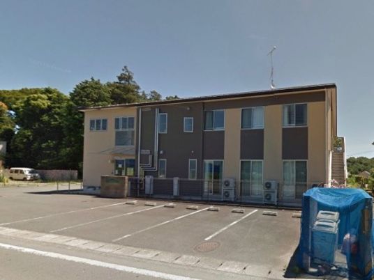 施設のシンプルな外観