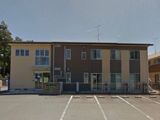 ゆったり駐車場のある外観