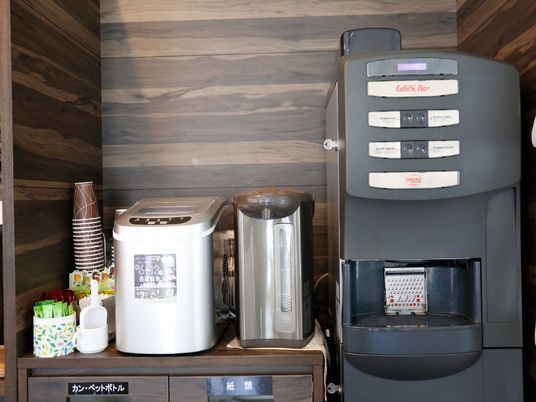 コーヒーメーカー設置の棚