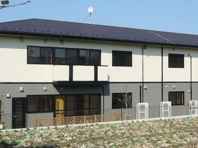 清潔感のある建物外観 外観 落ち着いた色合いの外壁が印象的な建物です。利用者の方の心地よい生活空間が広がっています。