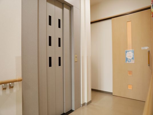 清潔な廊下の角