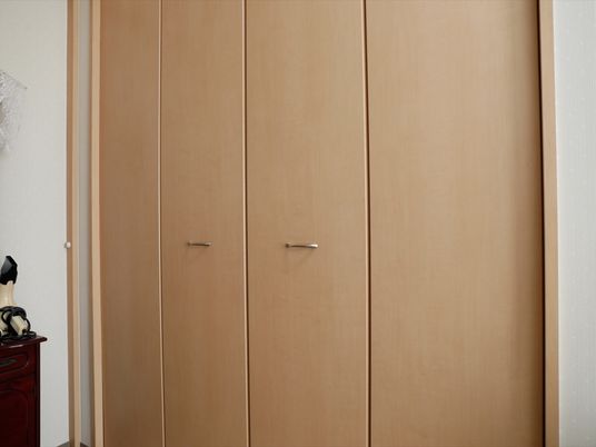 木製のきれいなクローゼット