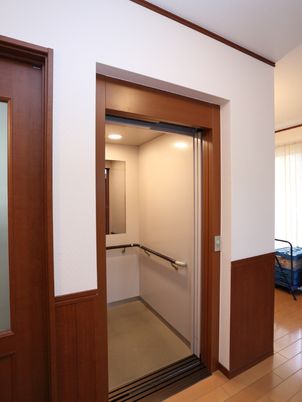 廊下の自動ドア
