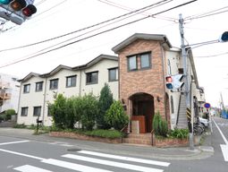 煉瓦造りの建物外観