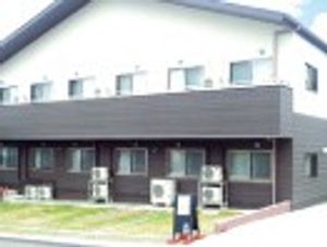 芝のある建物外観