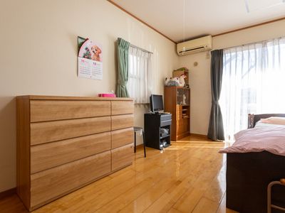 明るい個室の居室