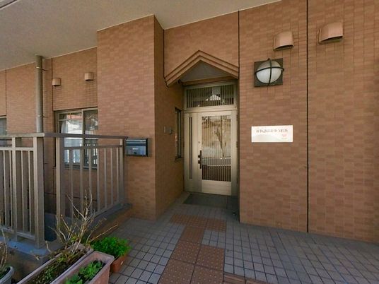 入り口のある建物