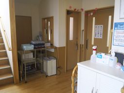 階段近くの室内