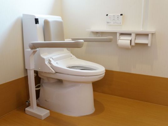 介助しやすいトイレ設備