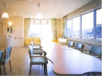 明るい共有ダイニング空間