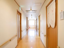 暖かみのある廊下