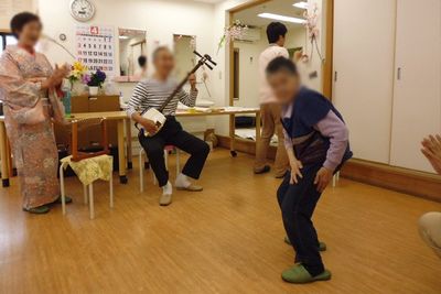 賑やかな共有スペース