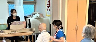 楽しげな集まりの部屋