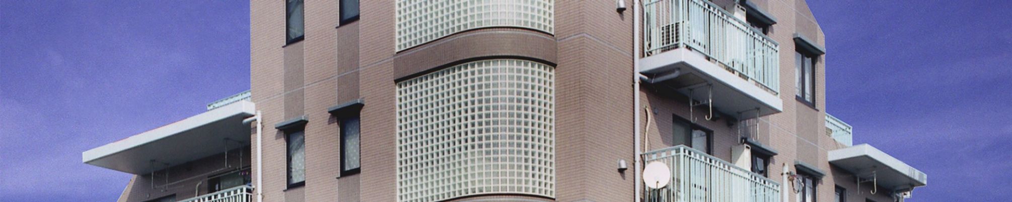 モダンな建物の外観