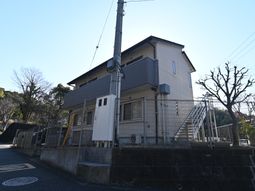 建物外観と階段