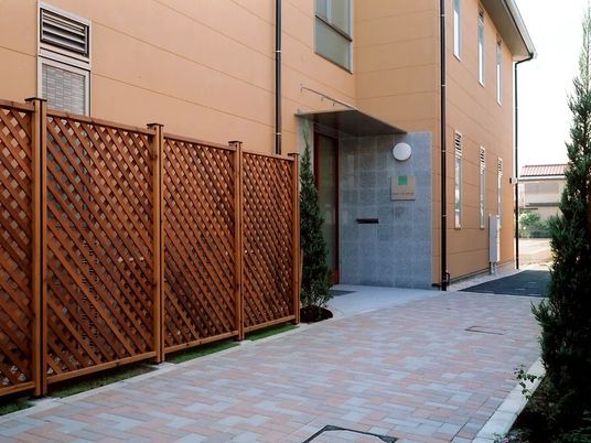 建物前の通路  