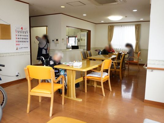 家庭的なダイニングスペース