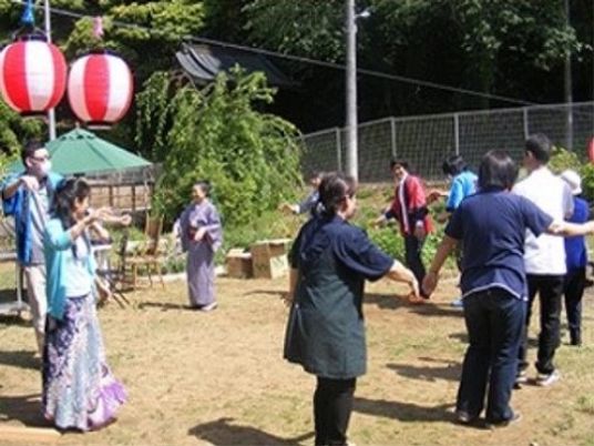 中庭でのお祭り風景