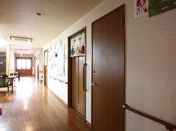 明るい廊下の様子