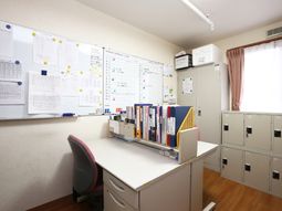 整理された事務室