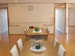 明るい食堂の様子