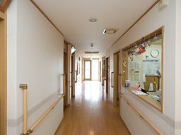 暖かみのある廊下