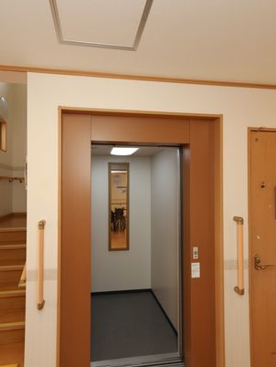 エレベーター入口の風景
