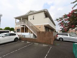 明るい外観の建物