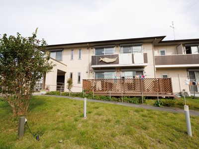 緑ある建物外観