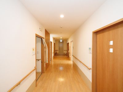 清潔感のある明るい廊下