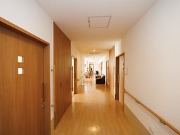 清潔感ある廊下風景