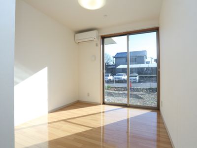 日差し入る明るい居室