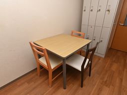 清潔なダイニングテーブル
