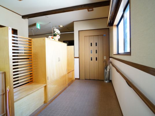 廊下とエレベーター