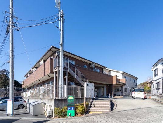 広々とした外観