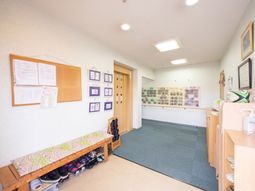 明るいエントランスの様子