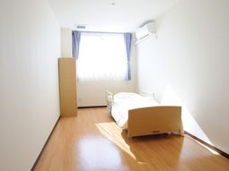 明るい個室の居室