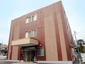 赤茶色の建物の外観