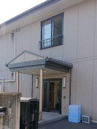 施設のエントランス外観