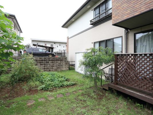 庭付きの平屋建て住宅