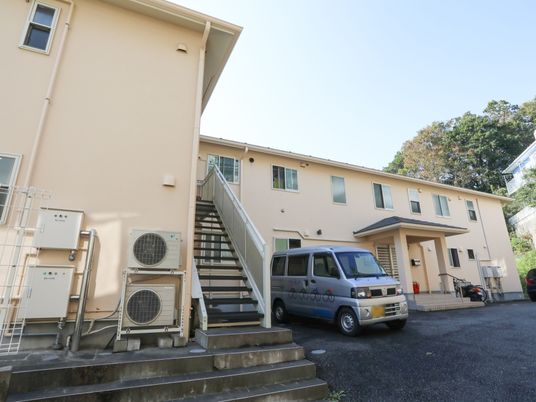 広々とした施設外観