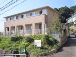 施設外観と看板