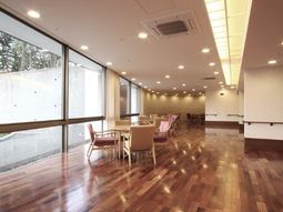 明るい食堂スペース