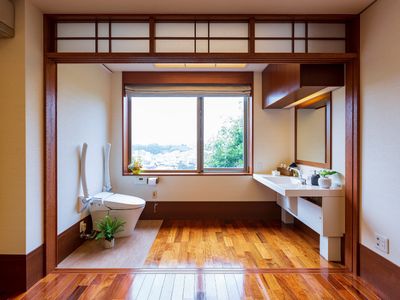 和室のトイレと洗面台