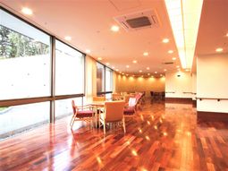 明るい木目調のダイニング