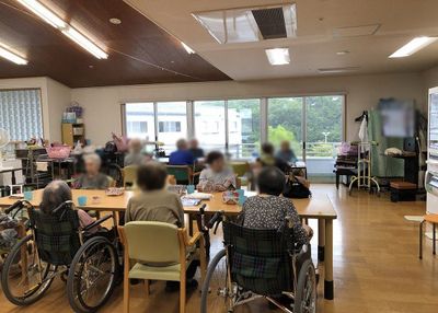 自然光差し込む共有スペース